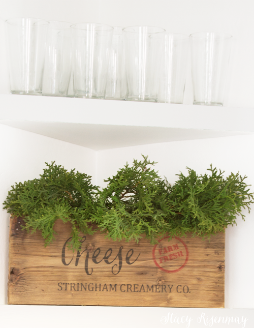 Christmas-greenery-in-dining-room