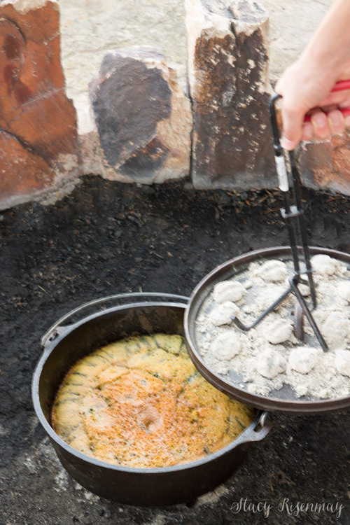 Cooking cake in the dutch oven